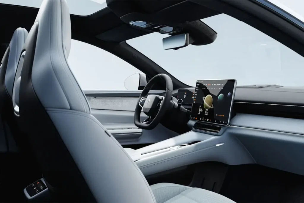 폴스타4 실내이미지